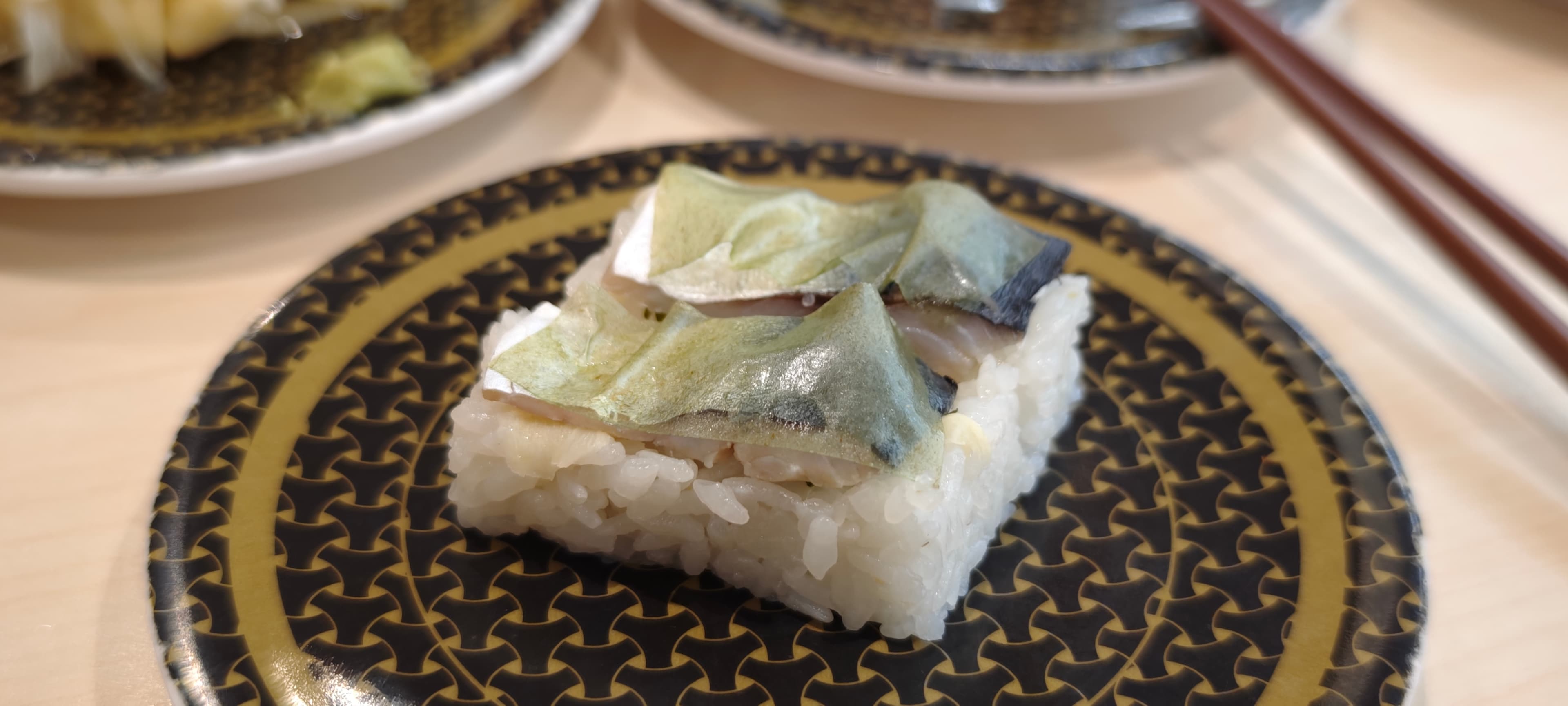 はま寿司で復活したサバの押し寿司を縛食いしてきました